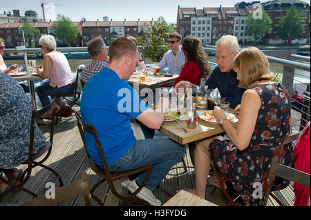 Schlamm Dock Cafe/Restaurant/Bar in der Habourside, Bristol, UK Stockfoto