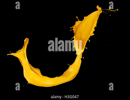 abstrakte gelbe Spritzer auf schwarzem Hintergrund isoliert Stockfoto
