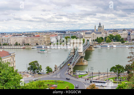 BUDAPEST, Ungarn - 17.September: Brücke Budapest Szechenyi, am 17. September 2016 in Budapest, Ungarn. Stockfoto