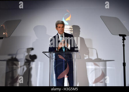 US-Außenminister John Kerry liefert Hinweise auf Global Fishing Watch Vorschau Empfang von Oceana, Google und SkyTruth, in der Long View Gallery in Washington, DC. am 14. September 2016. Stockfoto