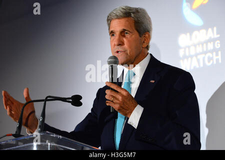 US-Außenminister John Kerry liefert Hinweise auf Global Fishing Watch Vorschau Empfang von Oceana, Google und SkyTruth, in der Long View Gallery in Washington, DC. am 14. September 2016. Stockfoto