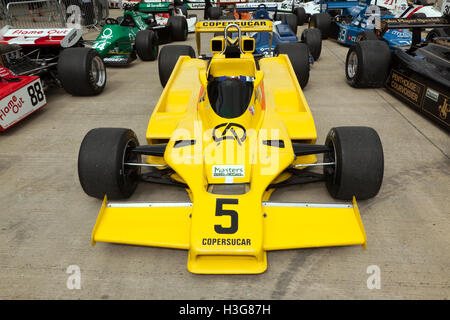 Ein Fitipaldi F5A Formel 1-Wagen im internationalen Fahrerlager nach der Qualifikation für die FIA Masters Historic Formel Eins Rennen 4h Stockfoto