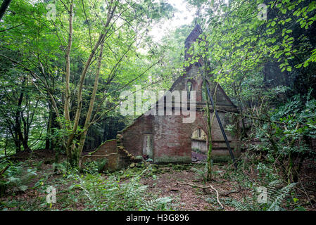 Bedham Mission Kirche von St. Michael und alle Engel aufgegeben seit 1959 nahe Pulborough, West Sussex. Stockfoto