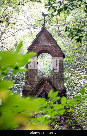 Bedham Mission Kirche von St. Michael und alle Engel aufgegeben seit 1959 nahe Pulborough, West Sussex. Stockfoto