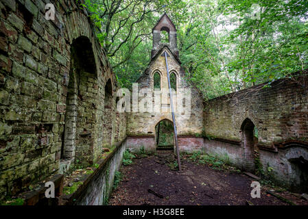 Bedham Mission Kirche von St. Michael und alle Engel aufgegeben seit 1959 nahe Pulborough, West Sussex. Stockfoto