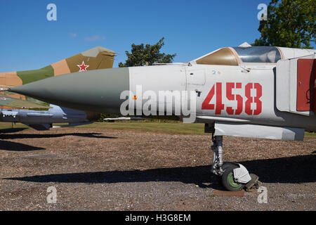 Eine Mikojan - Gurewitsch MiG - 23ML "Flogger" Abfangjäger auf dem Display an der Newark Air Museum, Nottinghamshire, England. Stockfoto