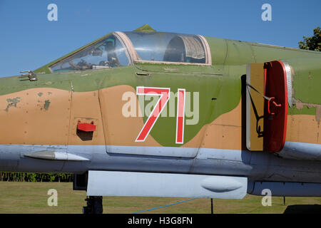 Das Cockpit von einem Mikojan - Gurewitsch MiG - 27K "Flogger" Erdkampfflugzeug im Newark Air Museum, Nottinghamshire, England. Stockfoto