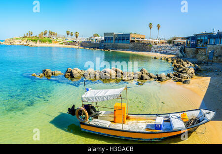 Caesarea ist der beste Ort, um das archäologische Museum, entdecken Abendessen im örtlichen Café, genießen Sie den gemütlichen Strand oder gehen Sie für eine Fischerei Stockfoto