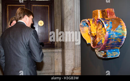 Amsterdam, Niederlande. 7. Oktober 2016. Amsterdam, 10.07.2016 Sam Salehi Samiee, Tanja Ritterbex, HM König Willem-Alexander, Mike Pratt und Bart Kok HM König Willem-Alexander Handout Koninklijke Prijs Voor Vrije Schilderkunst 2016 im königlichen Palast in Amsterdam RPE/Albert Nieboer/NETHERLANDSOUT/Point de Vue Out Credit: Dpa/Alamy Live-Nachrichten Stockfoto