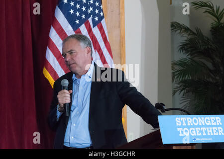 Henderson, USA. 7. Oktober 2016. Senator Tim Kaine spricht das Publikum auf seine Veranstaltung mit Nevada Senioren am 7. Oktober 2016 an Mac Donald Ranch Community Center in Henderson, NV. Bildnachweis: Das Foto Zugang/Alamy Live-Nachrichten Stockfoto