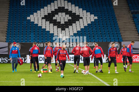 Hamburg, Deutschland. 7. Oktober 2016. Das Tschechische Team Fußballtraining im Volksparkstadion in Hamburg, Deutschland, 7. Oktober 2016. Deutschland stehen die Tschechische gedrehten in einem WM-Qualifikationsspiel am 8. Oktober 2016. Foto: DANIEL BOCKWOLDT/DPA/Alamy Live-Nachrichten Stockfoto