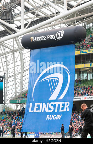 Aviva Stadion, Dublin, Irland. 8. Oktober 2016. Guinness-Pro12-Rugby. Leinster und Munster. Leinster Banner vor Anpfiff. Bildnachweis: Aktion Plus Sport/Alamy Live-Nachrichten Stockfoto