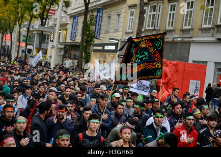 Wien, Österreich. 8. Oktober 2016. Imaam Hussain Tag 2016 in Wien. Demonstration für die Shia Heilung Imam Hussein, al-Husain ibn Alī. Bildnachweis: Franz Perc/Alamy Live-Nachrichten Stockfoto