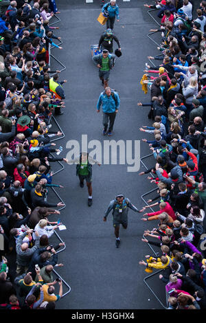 Twickenham Stadium, London, UK. 8. Oktober 2016. Internationalen Rugby-Meisterschaft. Argentinien gegen Australien. Australien ankommen in Twickenham. Bildnachweis: Aktion Plus Sport/Alamy Live-Nachrichten Stockfoto