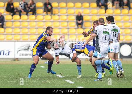 Parma, Italien. 8. Oktober 2016. Ali Price wird einen großen Hit in der Partie gegen Zebre in Guinness Pro 12 Credit: Massimiliano Carnabuci/Alamy Live News Stockfoto