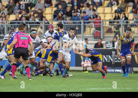 Parma, Italien. 8. Oktober 2016. Leonardo Sarto mit einem großen Lauf in der Partie gegen Zebre in Guinness Pro 12 Credit: Massimiliano Carnabuci/Alamy Live News Stockfoto