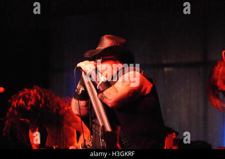 USA. 8. Oktober 2016. Texas Band "Texas Hippie Coalition" oder "THC" spielte Freitagabend am 9. Oktober in Little Rock Revolution mit einem schweren Thema unter Beteiligung der liberalen Gebrauch von Marihuana Credit: Michael Stephenson/Alamy Live News Stockfoto