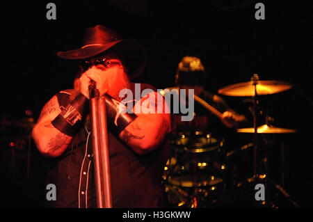 USA. 8. Oktober 2016. Texas Band "Texas Hippie Coalition" oder "THC" spielte Freitagabend am 9. Oktober in Little Rock Revolution mit einem schweren Thema unter Beteiligung der liberalen Gebrauch von Marihuana Credit: Michael Stephenson/Alamy Live News Stockfoto