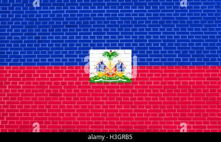 Haitianische offizielle Nationalflagge. Patriotisches Symbol, Banner, Element, Hintergrund. Flagge von Haiti auf Ziegel Wand Textur Hintergrund Stockfoto