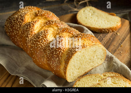 Hausgemachte Sesam Challah Brot fertig zum Verzehr Stockfoto