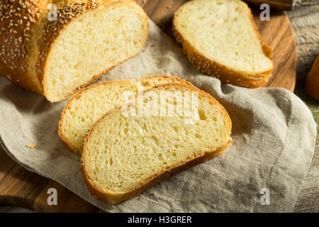 Hausgemachte Sesam Challah Brot fertig zum Verzehr Stockfoto