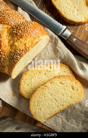 Hausgemachte Sesam Challah Brot fertig zum Verzehr Stockfoto