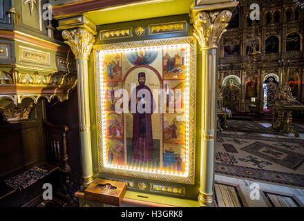 Innenraum der orthodoxen Kirche der Entschlafung der Gottesgebärerin (Himmelfahrtskirche) in Brasov, Rumänien Stockfoto