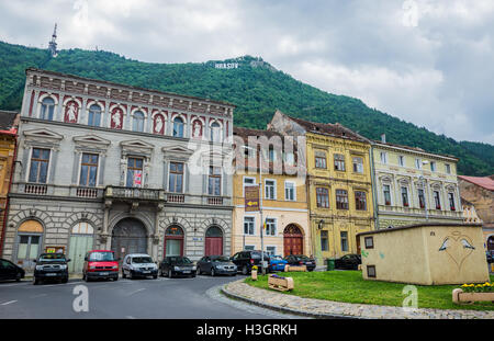 Wohnhaus beherbergt Castelului Street in Brasov, Rumänien Stockfoto