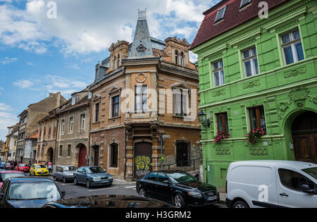 Wohnhaus beherbergt Castelului Street in Brasov, Rumänien Stockfoto