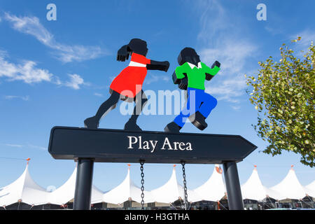 Spielbereich für Kinder Bereich Zeichen bei Ashford Designer Outlet, Kimberley Weg, Ashford, Kent, England, Vereinigtes Königreich Stockfoto