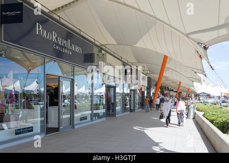 Modegeschäfte in Ashford Designer Outlet, Kimberley Weg, Ashford, Kent, England, Vereinigtes Königreich Stockfoto