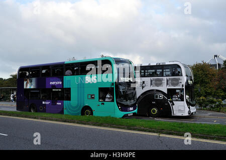 Vor kurzem geliefert geht mehr Bus 1625 (HF66 CEA), eine Alexander Dennis Enviro 400MMC, ähnlich wie 1633 (CEY HF66). Stockfoto