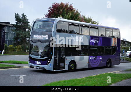 Kürzlich ausgeliefert sieht mehr Bus 1632 (HF66 CEX), Alexander Dennis Enviro 400MMC, in Unibus Lackierung für Bournemouth University Stockfoto