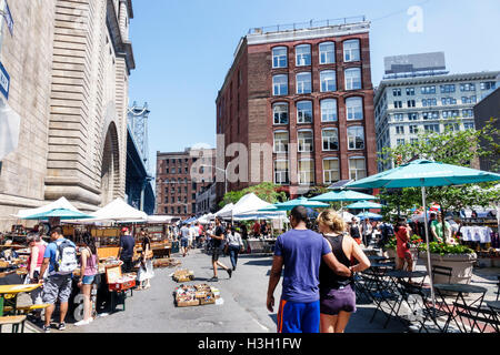 New York City, NY NYC Brooklyn, DUMBO, Manhattan Bridge, Anchorage Place, Fußgängerzone, Dumbo Flohmarkt, Markt im Freien, Vintage, Antiquitäten, Kunsthandwerk, Ladengeschäft Stockfoto