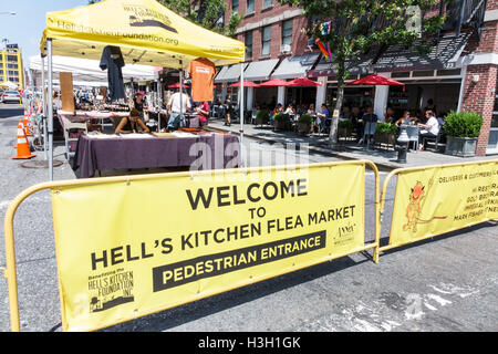 New York City, NY NYC Manhattan, Hell's Kitchen, Hell's Kitchen Flohmarkt, Markt im Freien, Shopping Shopper Shopper Shopper Shop Shops Märkte Marktplatz kaufen Stockfoto