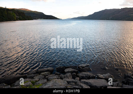 Loch Ness Ufer in Fort Augustus in Schottisches Hochland Stockfoto