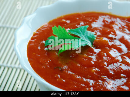 Kuwaitische Tomatensauce - Daqqus. Orientalische Küche Stockfoto