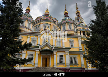 Seite Himmelfahrt Kathedrale russisch-orthodoxen Holz Nordkirche in Almaty-Kasachstan Stockfoto