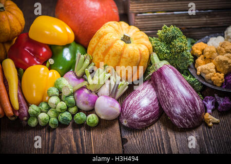 Herbst lokalen Farm produzieren Gemüse auf Tisch Stockfoto