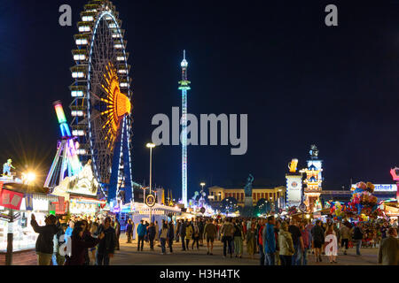 München, München: Oktoberfest-Bierfest: Fahrgeschäfte, Riesenrad, Bavaria Statue, Oberbayern, Oberbayern, Bayern, Bayern, Ge Stockfoto