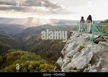 Blick vom Aussichtspunkt von Pravcicka Brana Pravcice Tor Natursandstein Bogen, Hrensko, Usti Nad Labem, Tschechische Republik Stockfoto