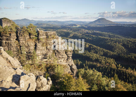 Blick vom Aussichtspunkt von Pravcicka Brana Pravcice Tor Natursandstein Bogen, Hrensko, Usti Nad Labem, Tschechische Republik Stockfoto