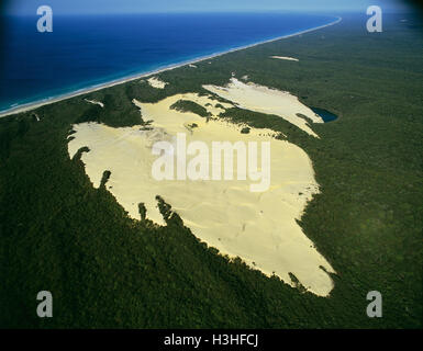 Lake Wabby, einem Sperrfeuer See gebildet, wie Wanderdünen einen Wasserlauf blockieren. Stockfoto