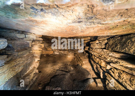 Innere des das Grab der Adler, Kammern eine neolithische Cairn auf South Ronaldsay, Orkney, Schottland, UK Stockfoto