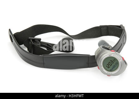 Uhren- und Brust Gurt des Herzfrequenz-Messgerät auf weiß Stockfoto