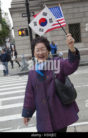 36. jährliche koreanischen Tagesparade & Festival in der 6th Avenue in New York City. Stolz auf koreanische Amerikanerin marschiert in die Parade. Stockfoto