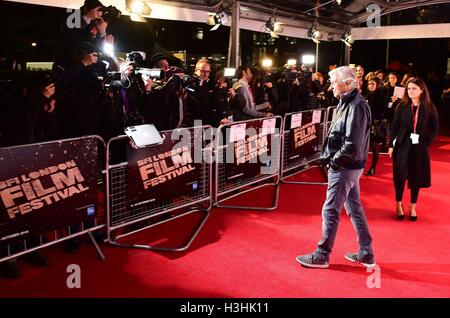 Paul Verhoeven besucht eine Screening der Elle während des BFI London Film Festival im Damm Garten Kino in London. Stockfoto