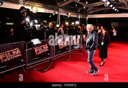 Paul Verhoeven besucht eine Screening der Elle während des BFI London Film Festival im Damm Garten Kino in London. Stockfoto