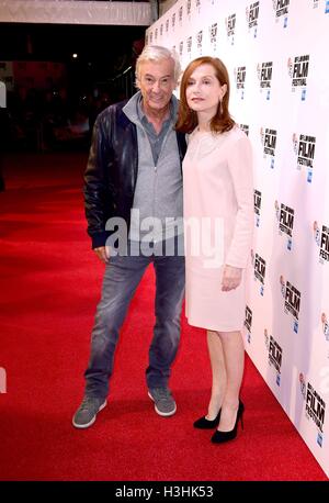 Paul Verhoeven und Isabelle Huppert besuchen eine Screening der Elle während des BFI London Film Festival im Damm Garten Kino in London. Stockfoto