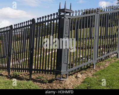 Erste sichtbare Überreste des Antoninuswalls aus dem Westen sind auf Duntocher in der Nähe von Clydebank außerhalb Glasgow ersichtlich. Stockfoto